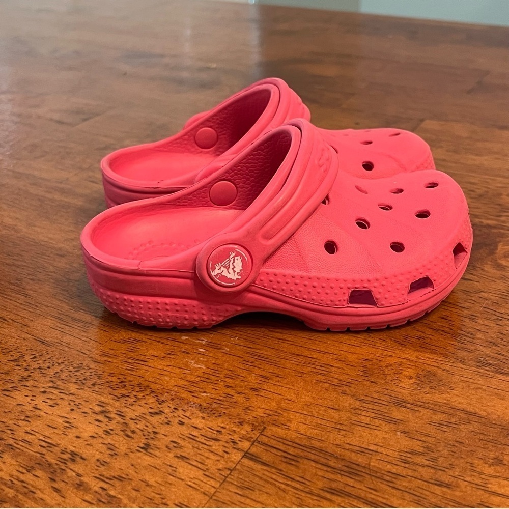 Crocs Dark Pink clog sandal shoe size 6-7